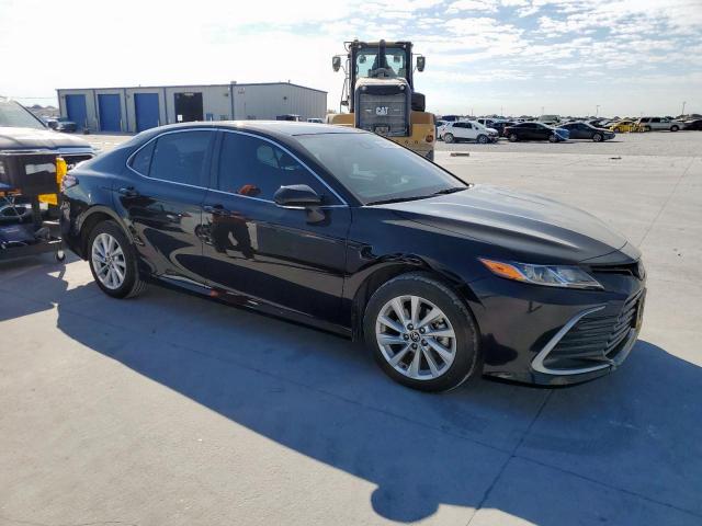 Toyota Camry Le Image 8