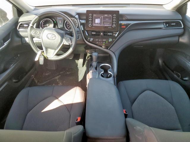 Toyota Camry Le Image 5