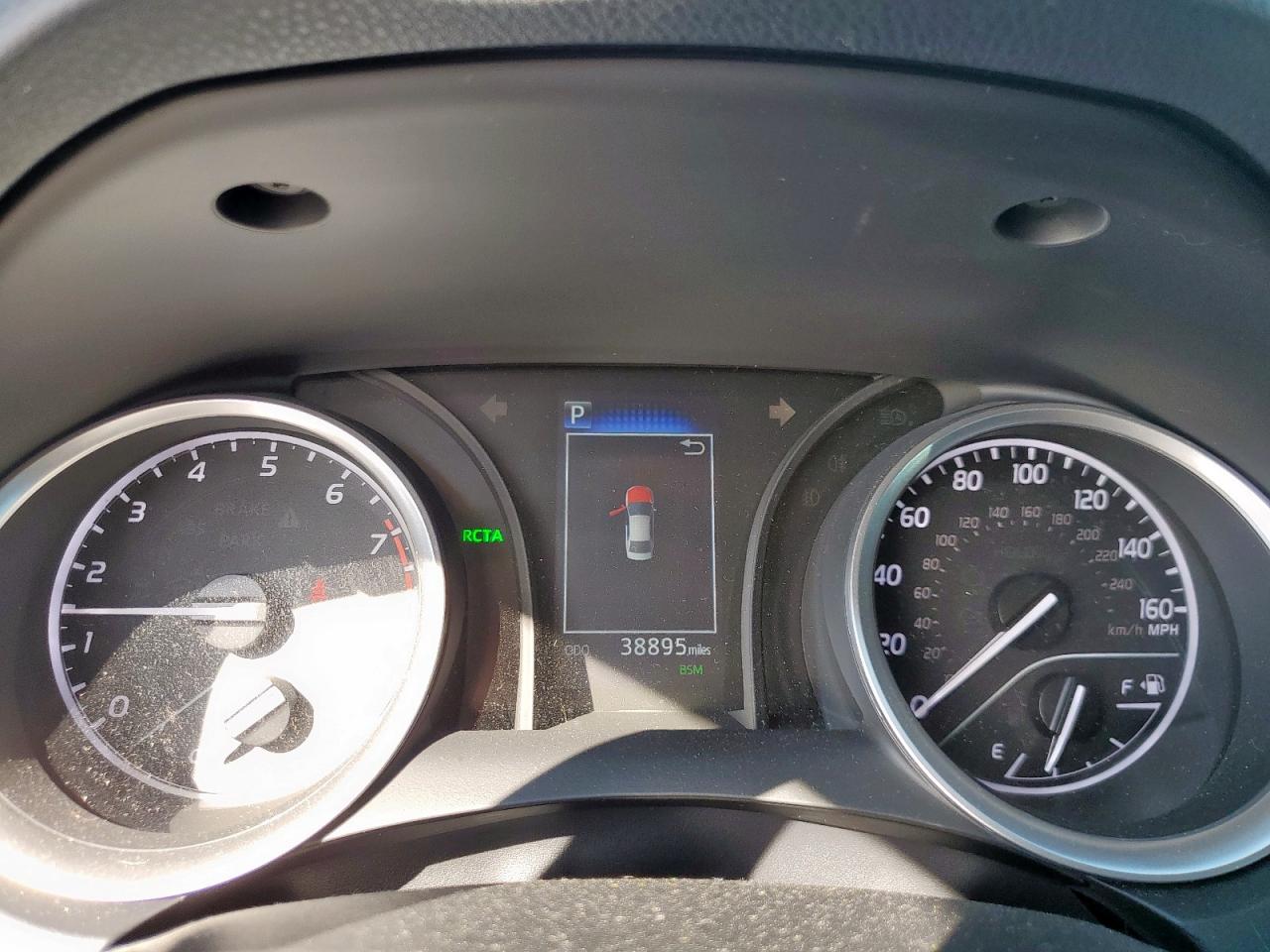 Toyota Camry Le Image 6