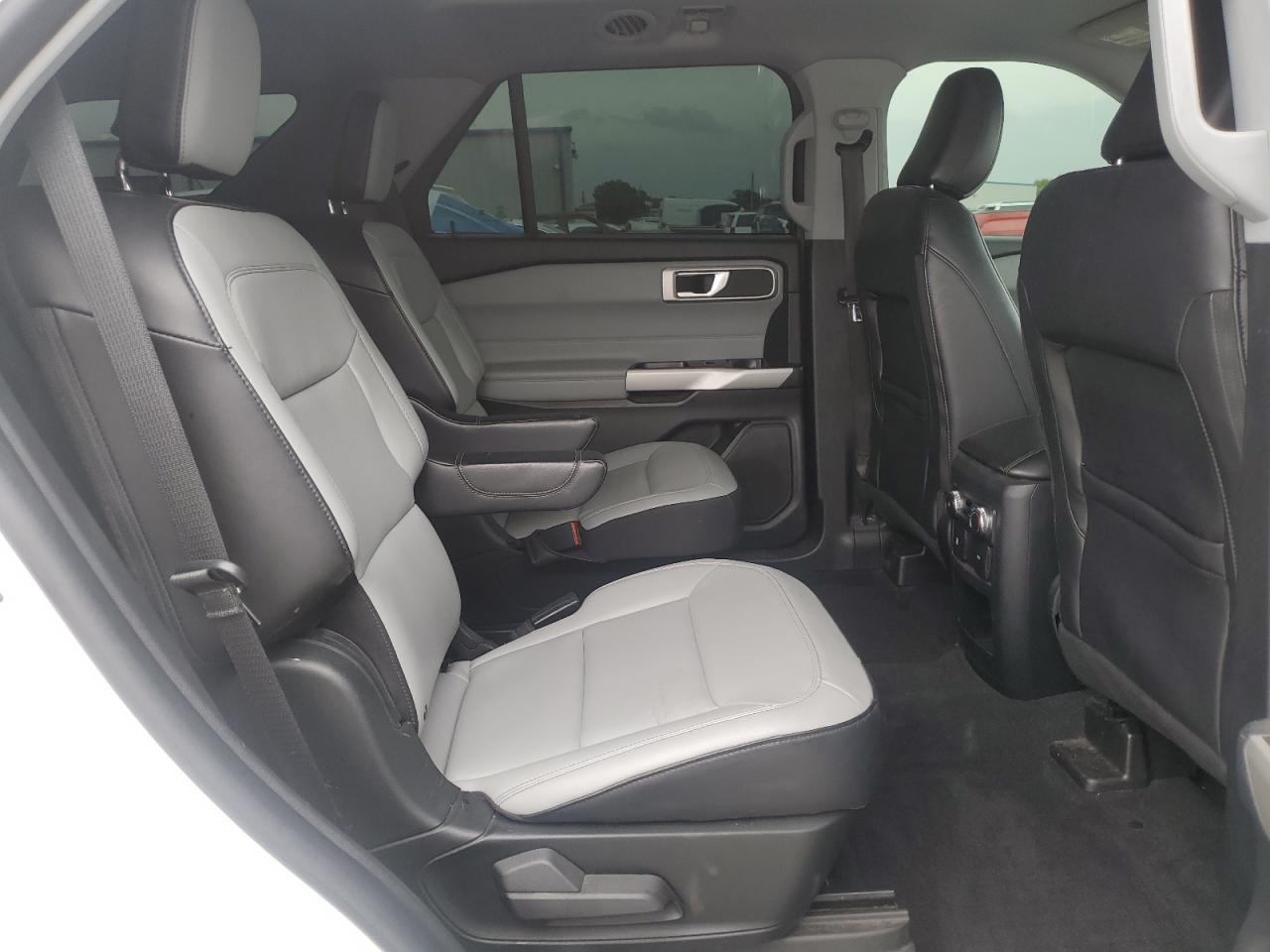 Ford Explorer Xlt Image 9