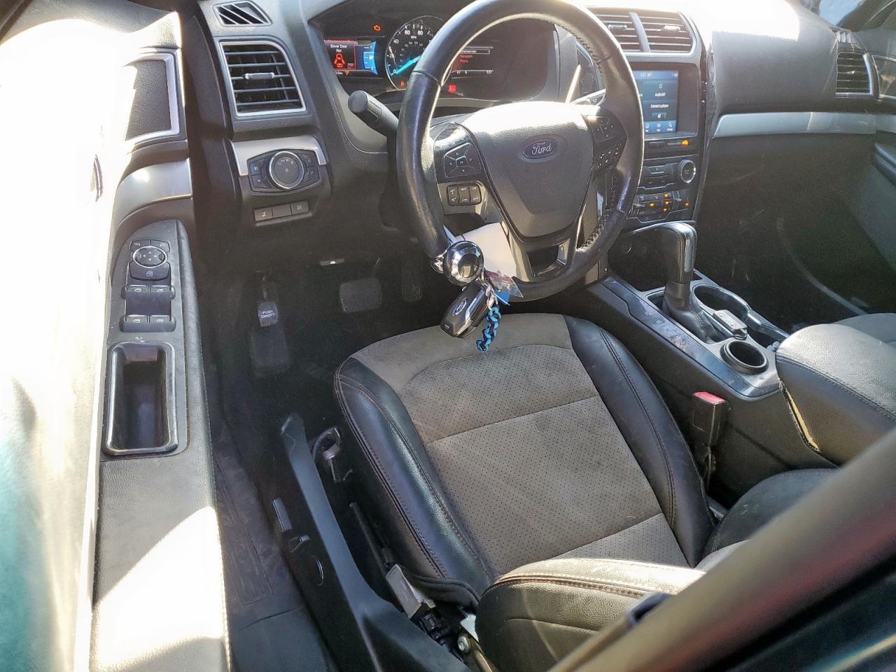 Ford Explorer Xlt Image 9