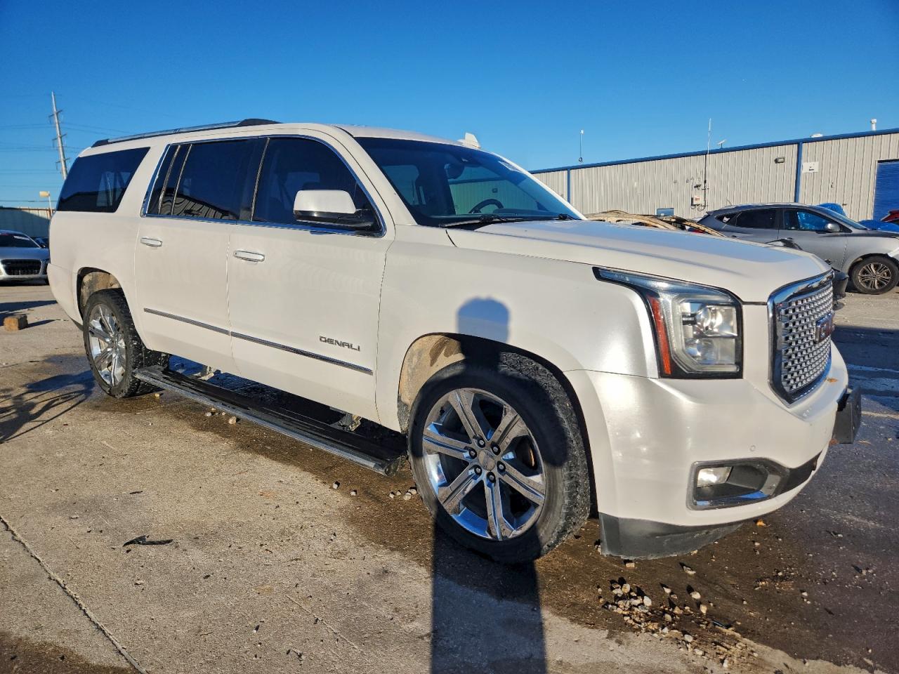GMC Yukon Denali Image 9