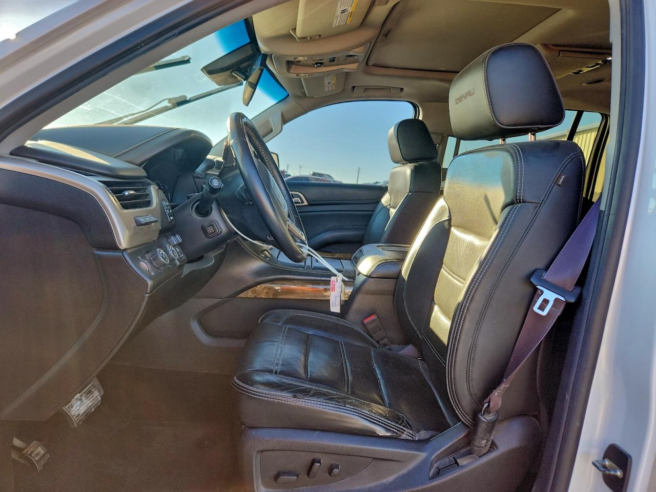 GMC Yukon Denali Image 10