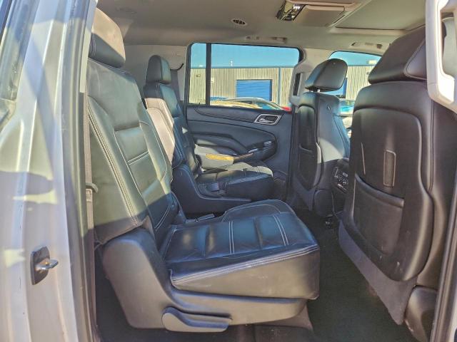 GMC Yukon Denali Image 11