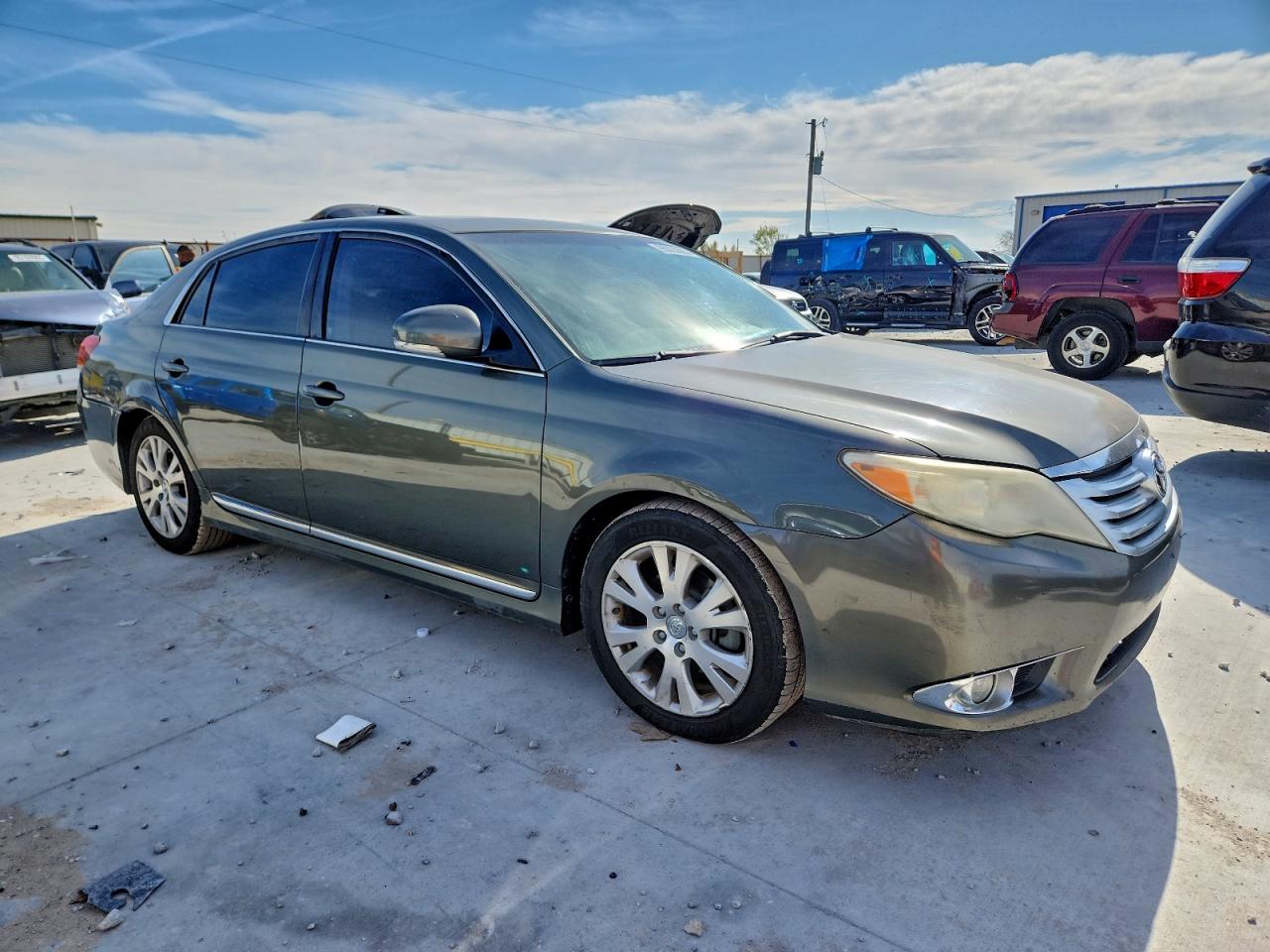 Toyota Avalon Base Image 7