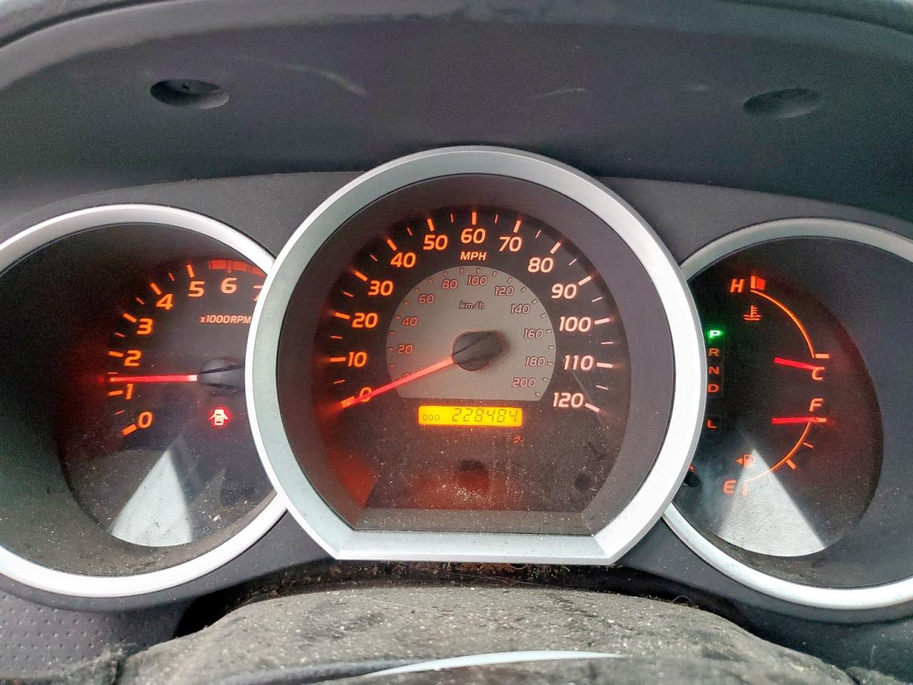 Toyota Tacoma Double Cab Image 3