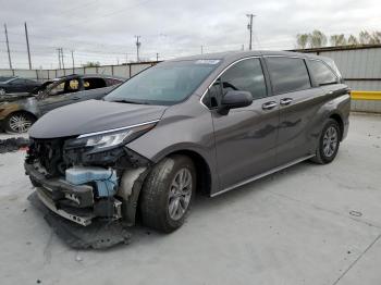  Salvage Toyota Sienna