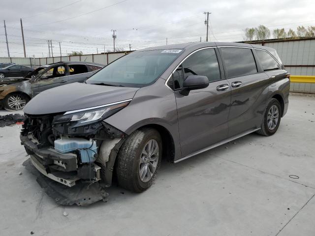  Salvage Toyota Sienna