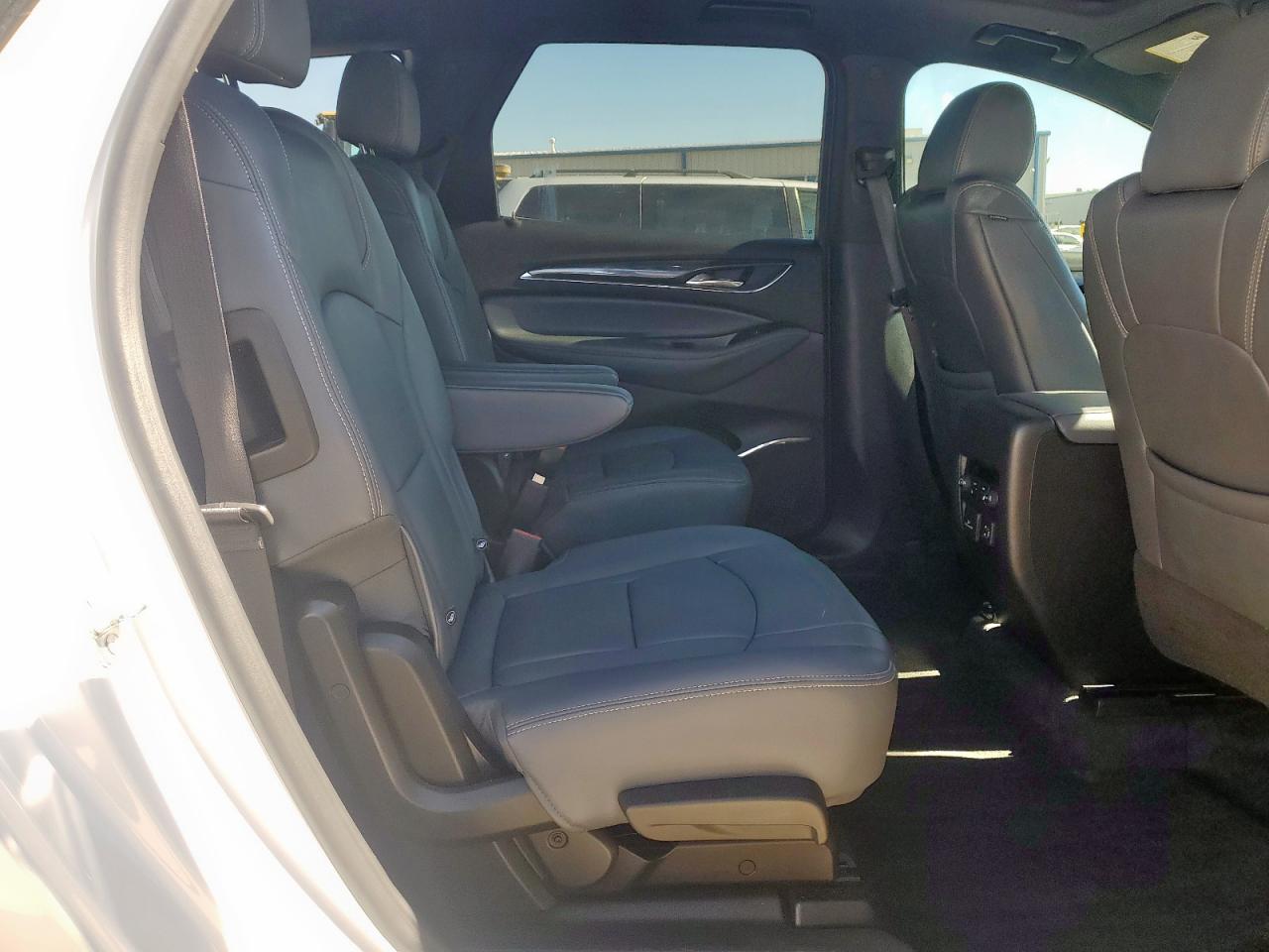 Buick Enclave Premium Image 8