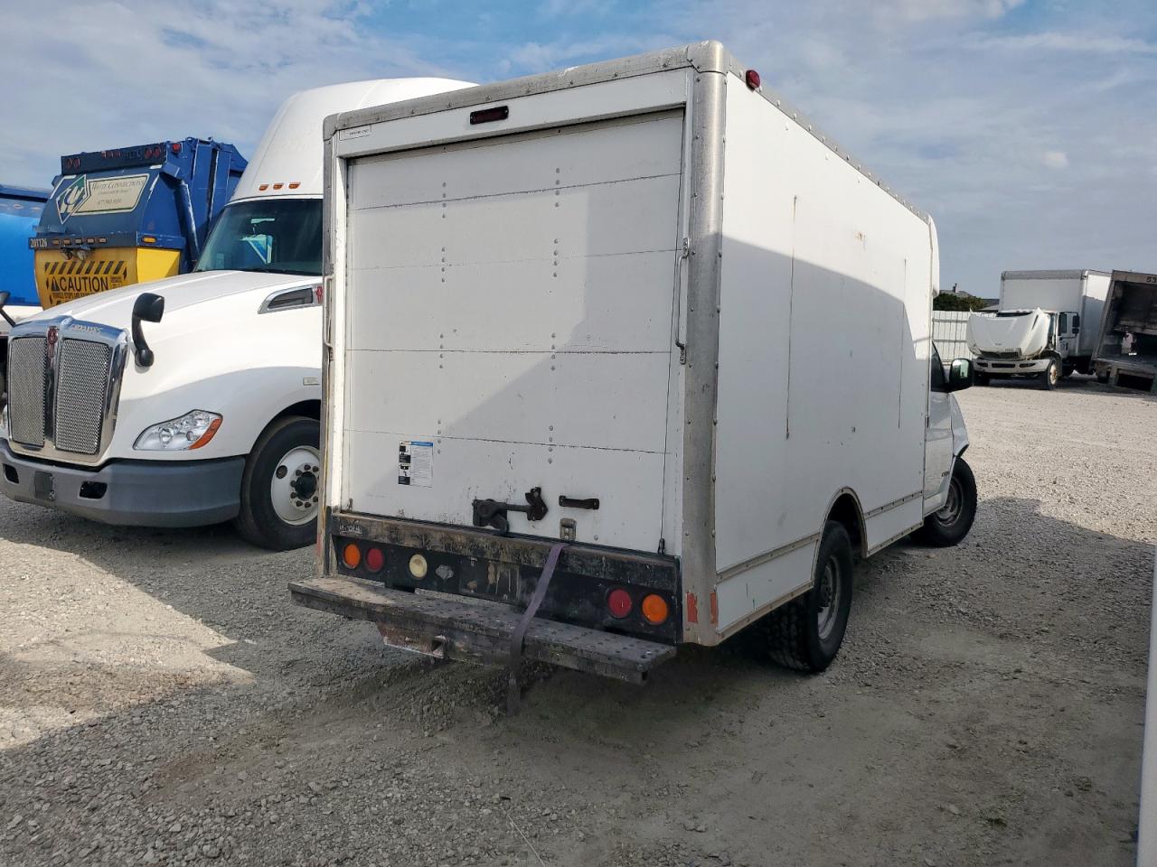 Chev Express Image 2