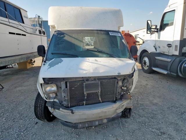 Chev Express Image 12