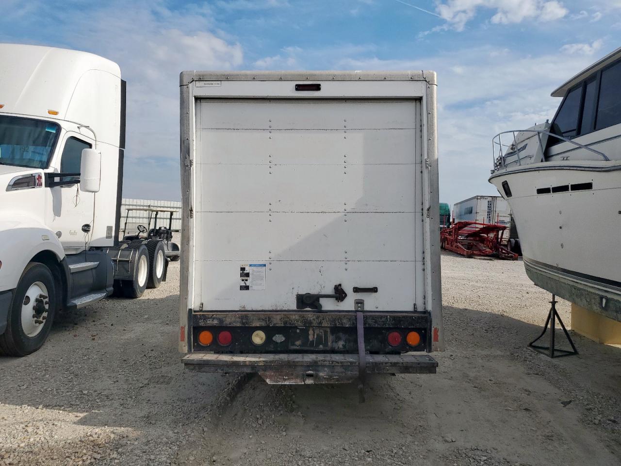 Chev Express Image 4