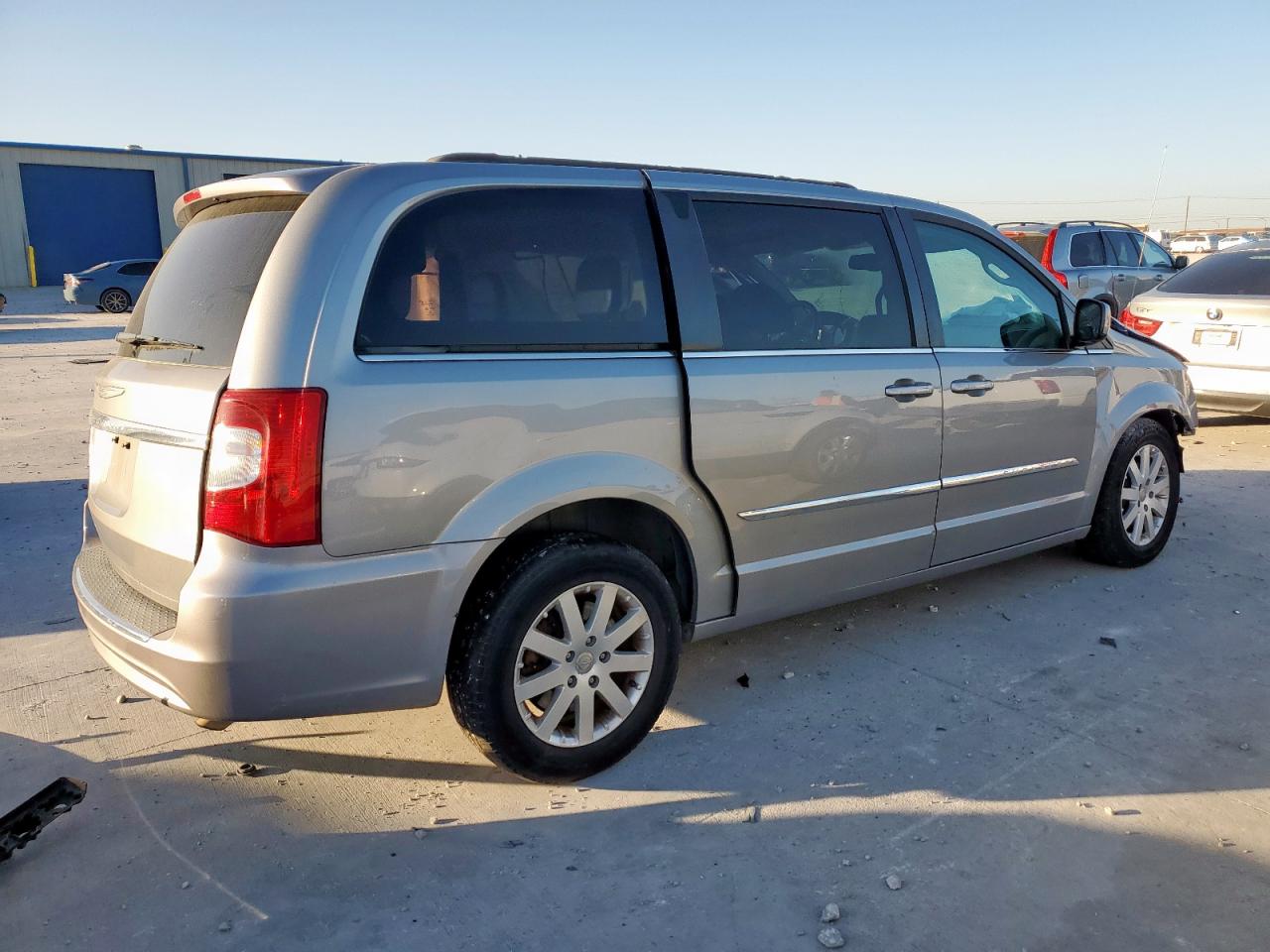 Chrysler Minivan Touring Image 7