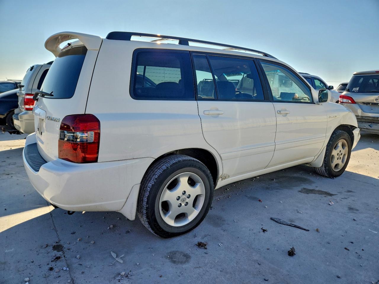 Toyota Highlander Base Image 3