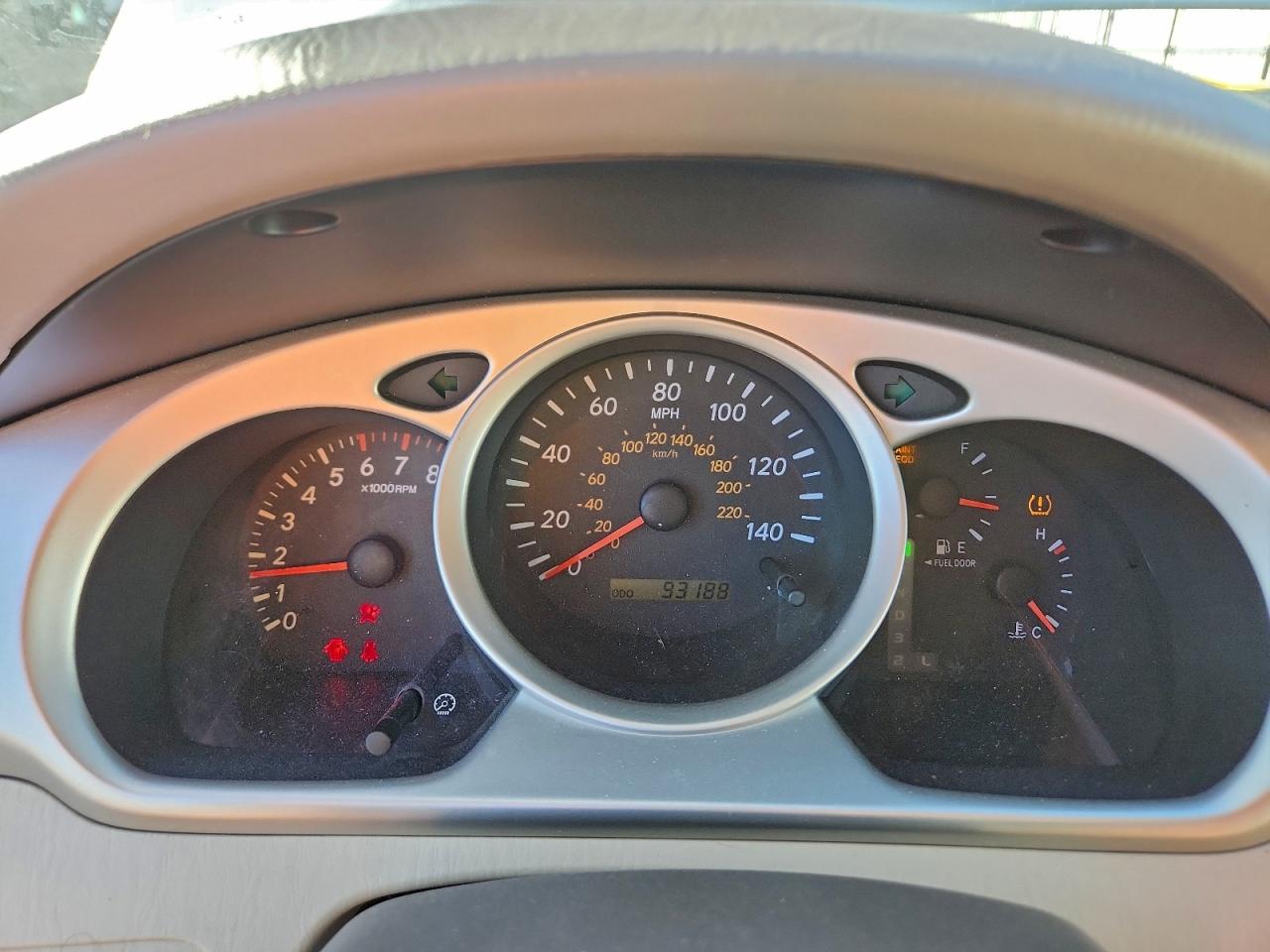 Toyota Highlander Base Image 10