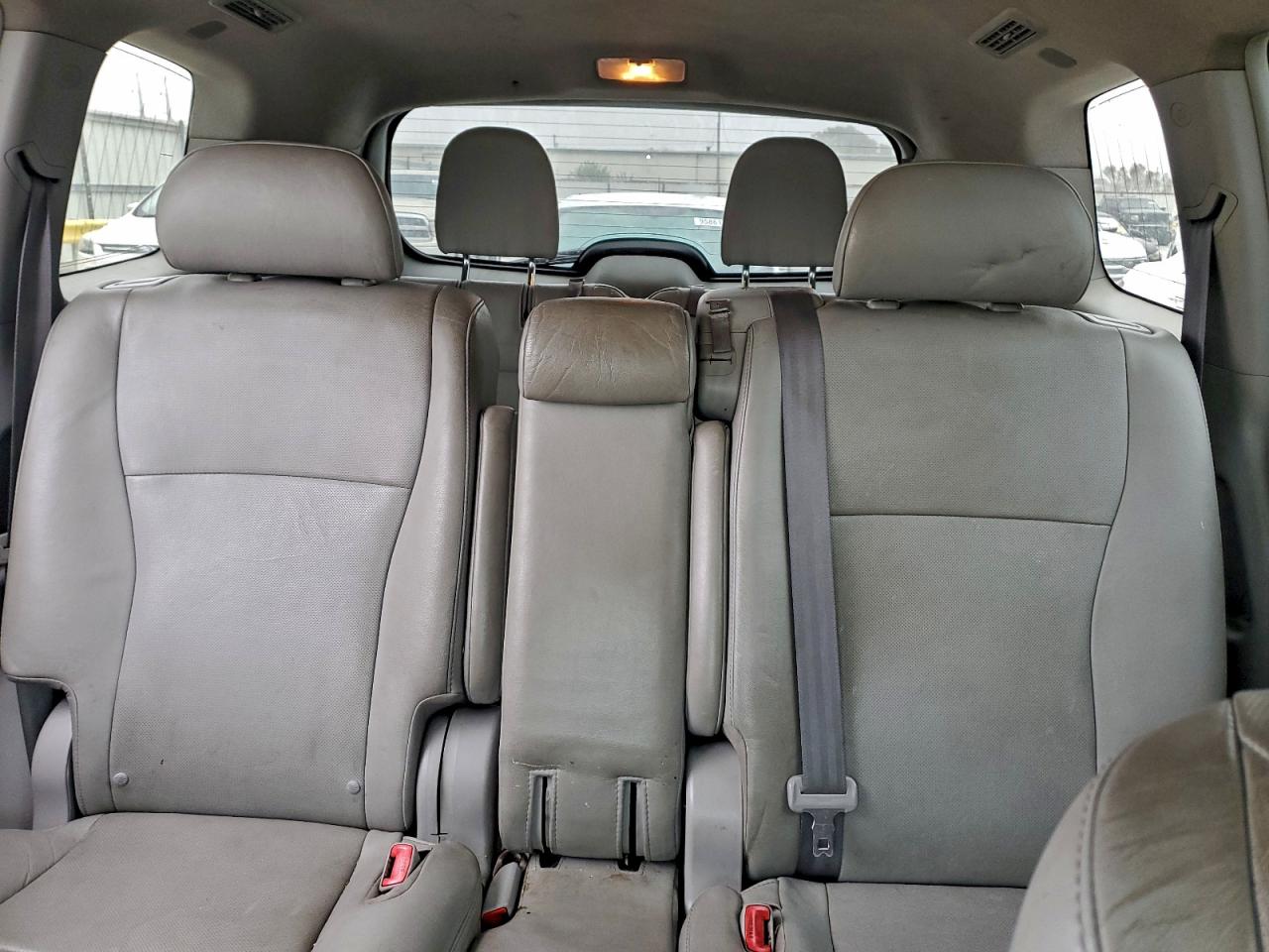 Toyota Highlander Limited Image 8