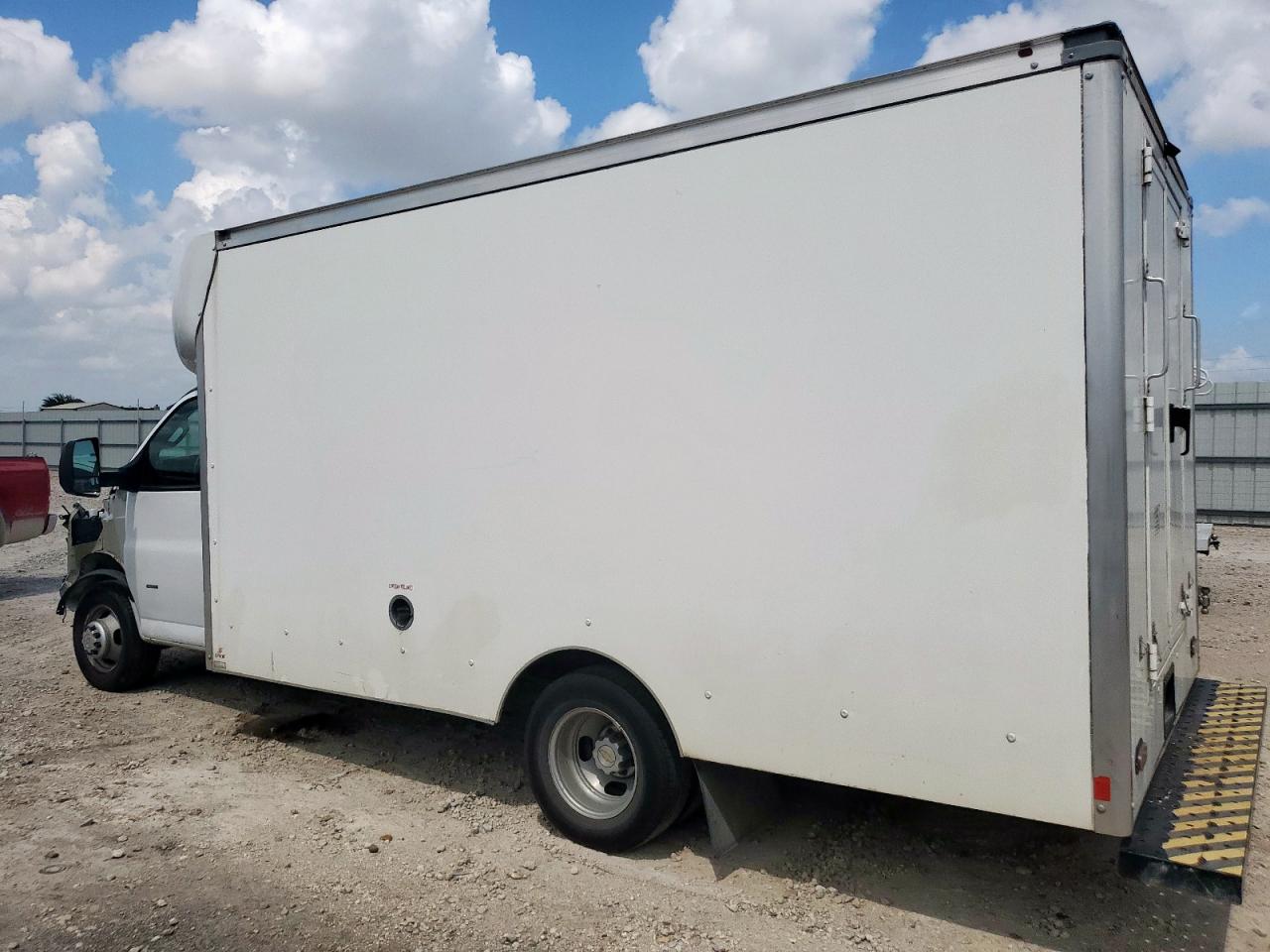 Chev Express Image 3