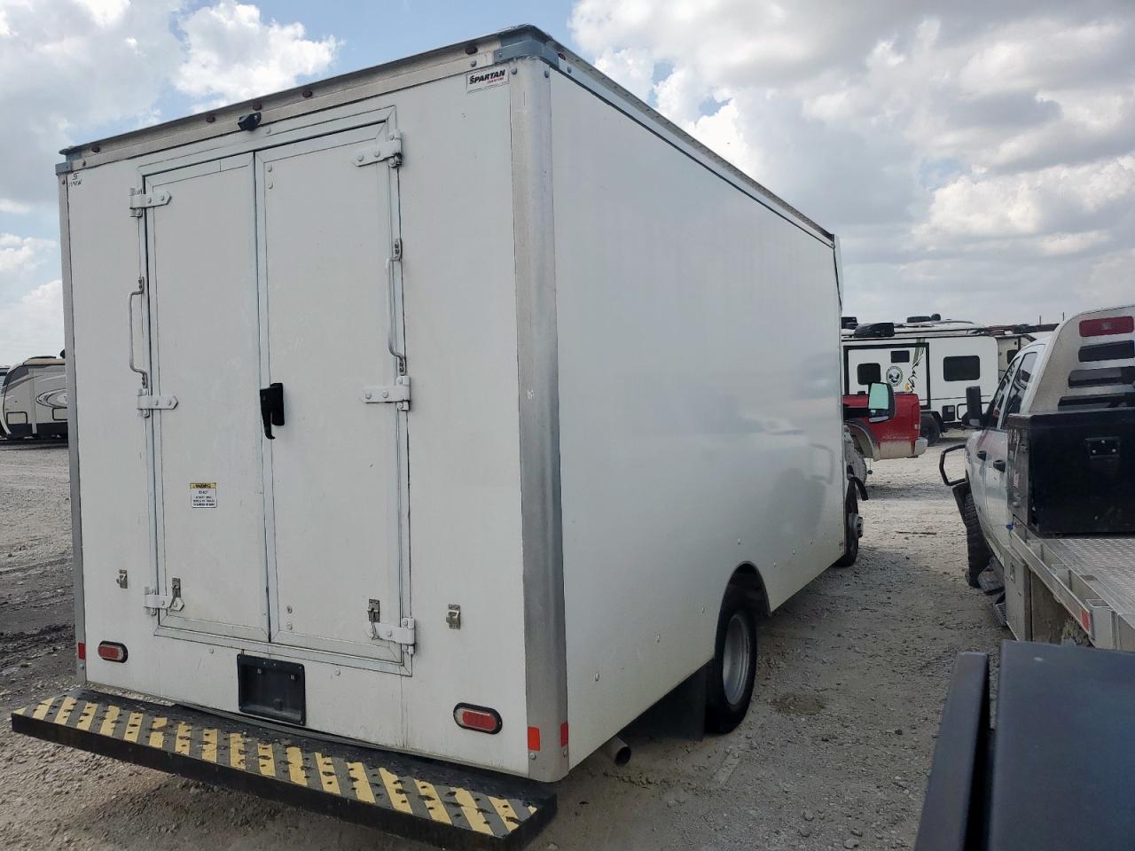 Chev Express Image 11