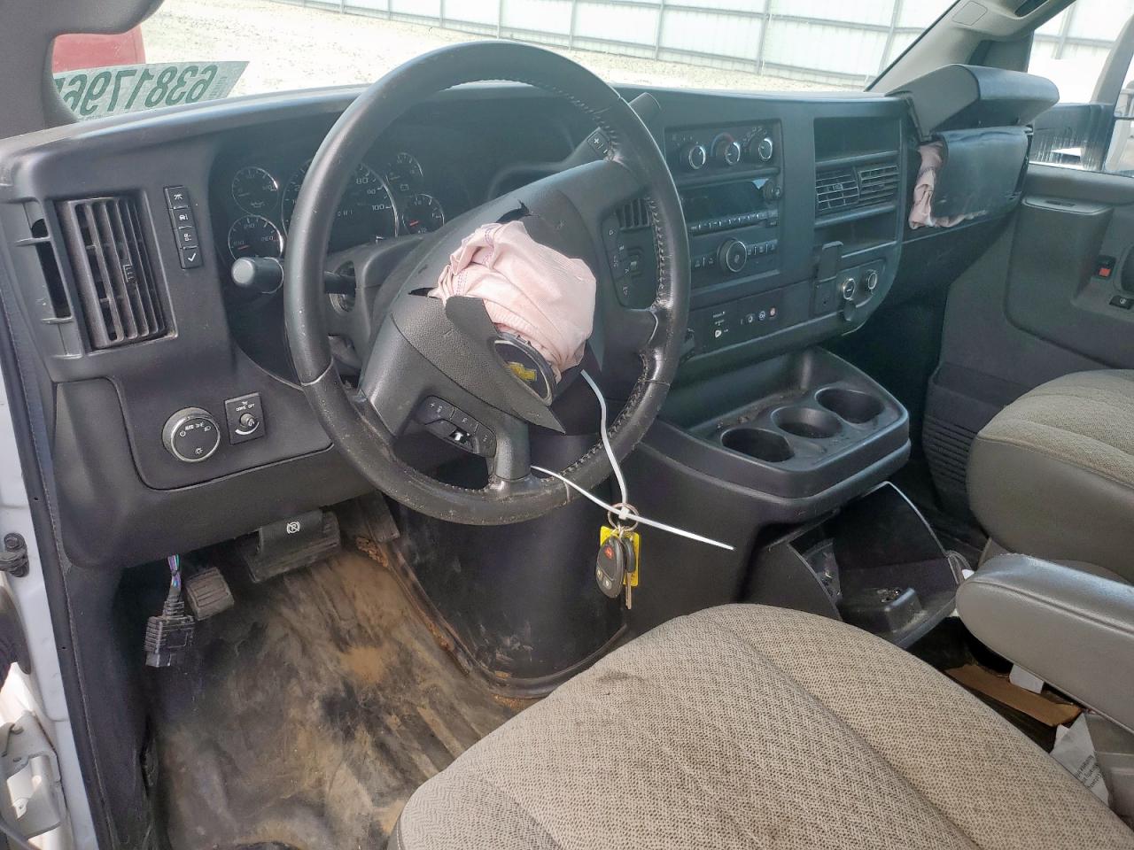 Chev Express Image 6