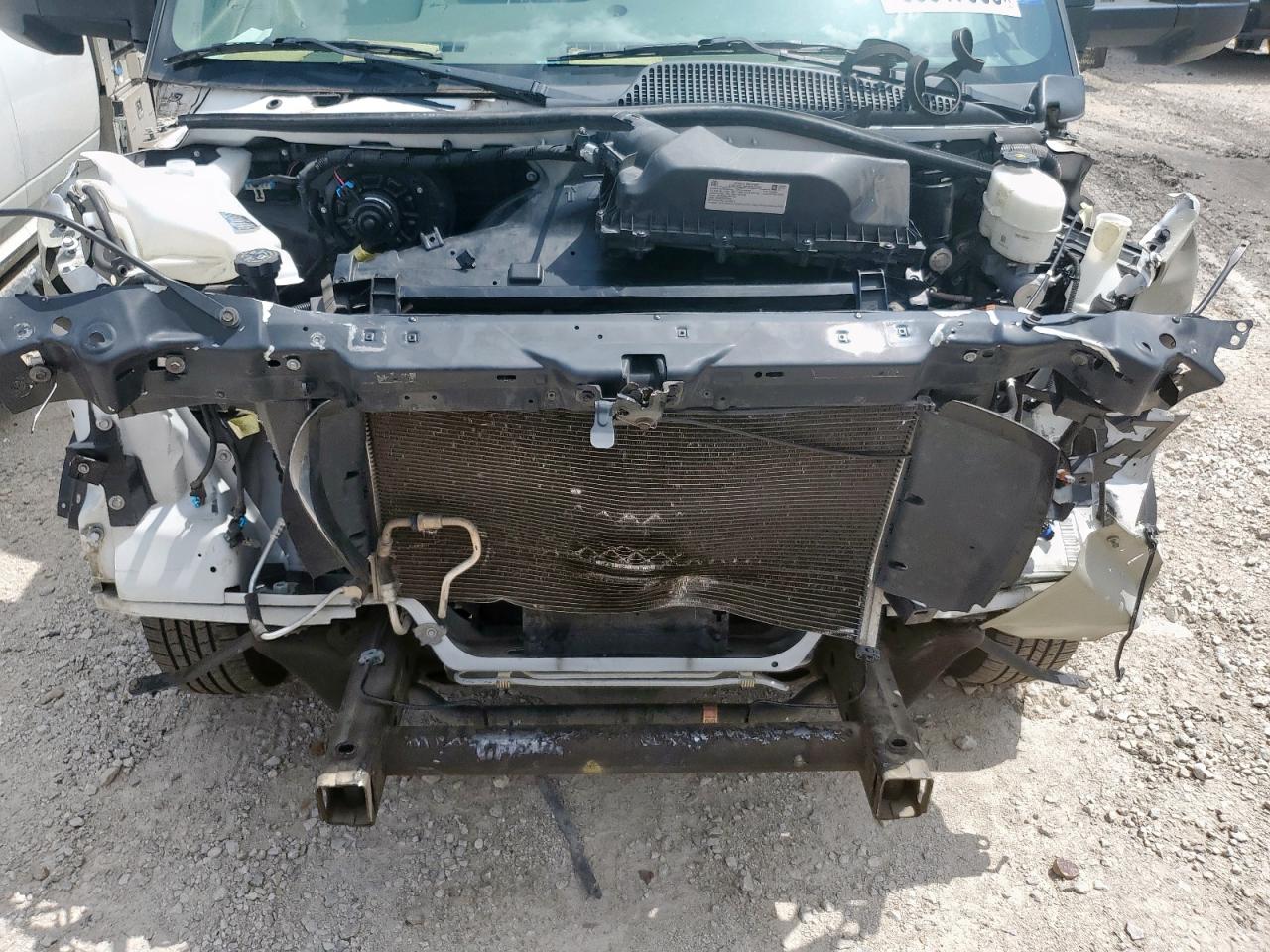 Chev Express Image 12