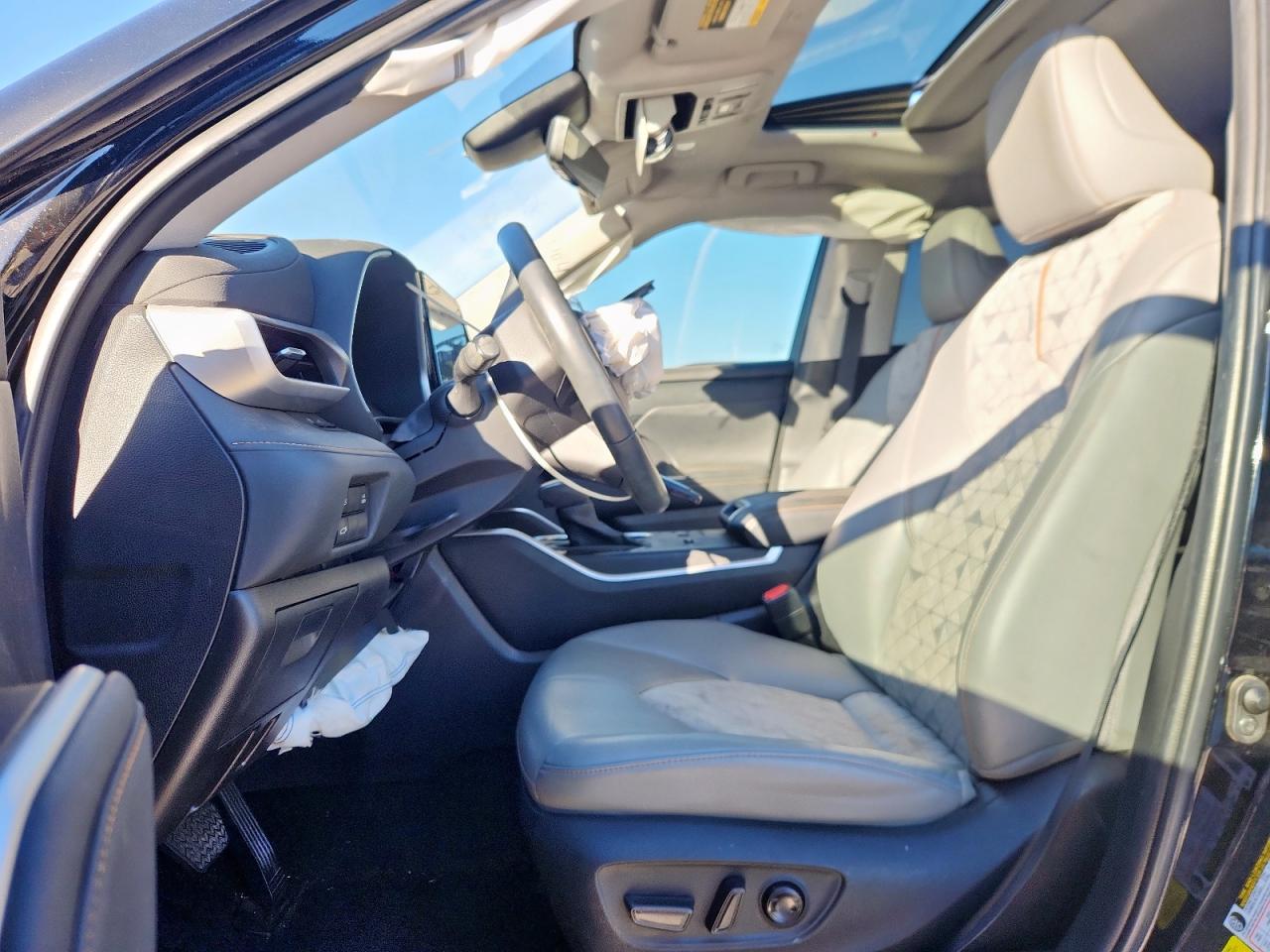 Toyota Highlander Hybrid Bronze Edition Image 5