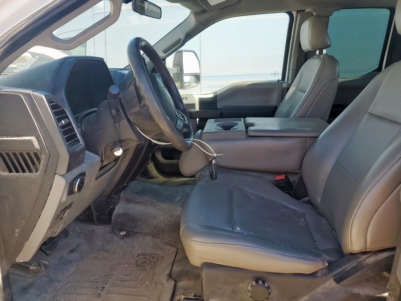 Ford F-350 Super Duty Image 12