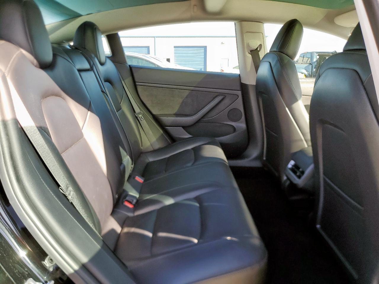 Tesla Model 3 Image 7