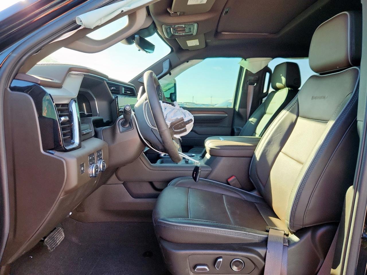 GMC Sierra K2500 Denali Image 5