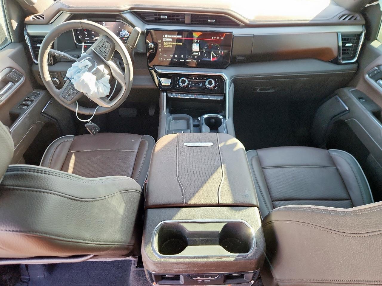 GMC Sierra K2500 Denali Image 10