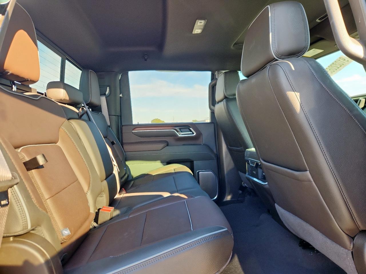 GMC Sierra K2500 Denali Image 9