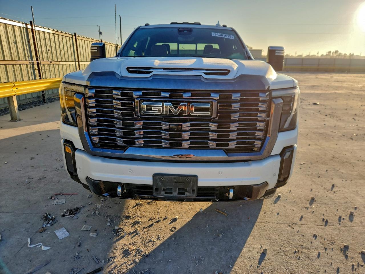 GMC Sierra K3500 Denali Ultimate Image 4