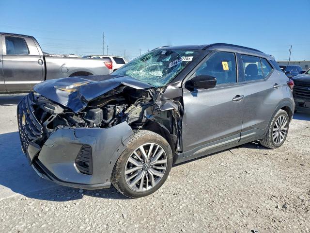  Salvage Nissan Kicks