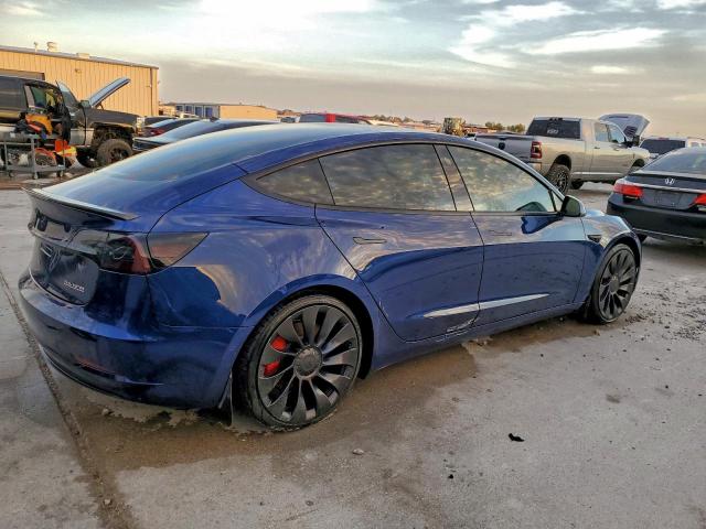 Tesla Model 3 Image 8