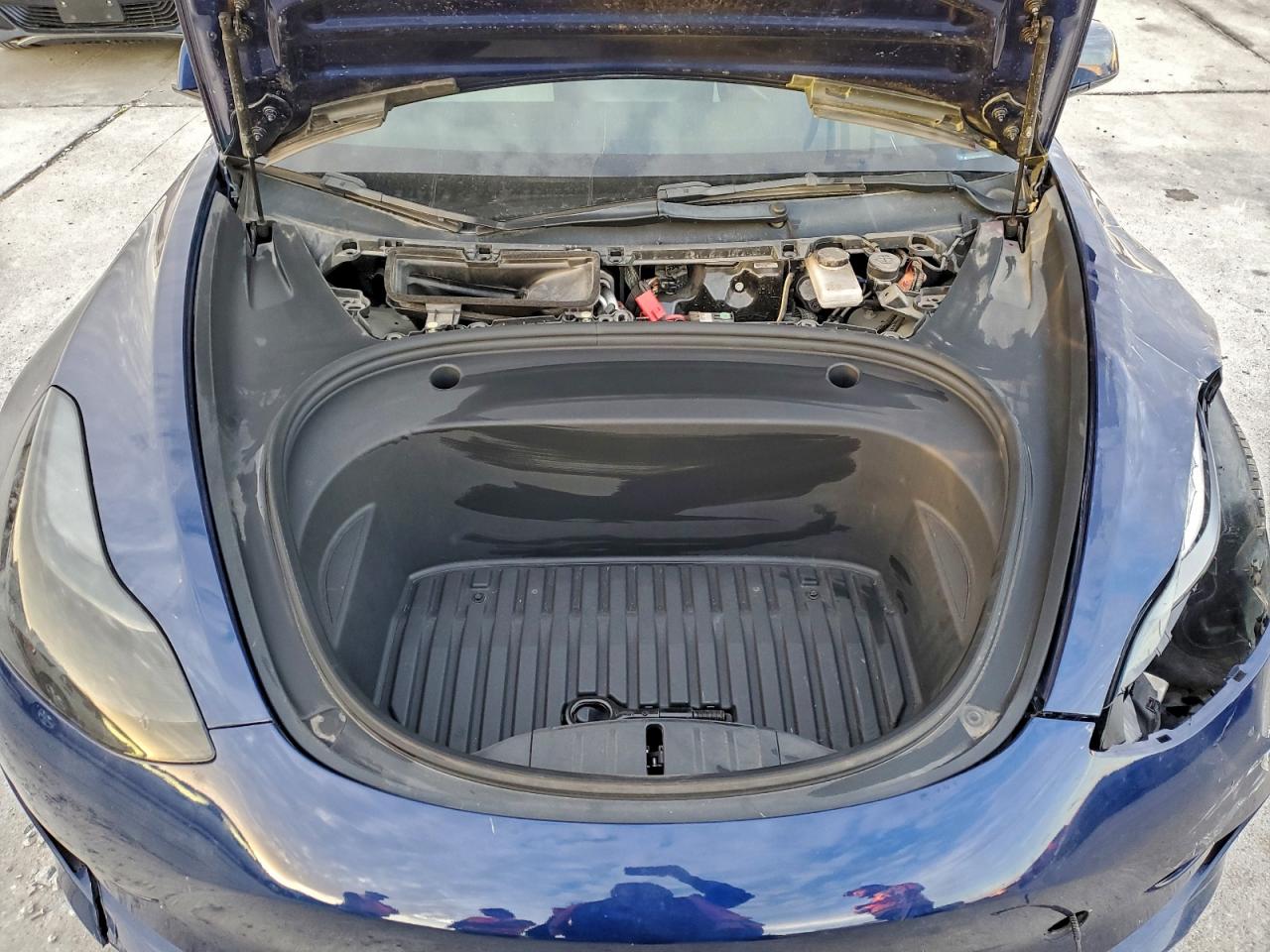 Tesla Model 3 Image 11