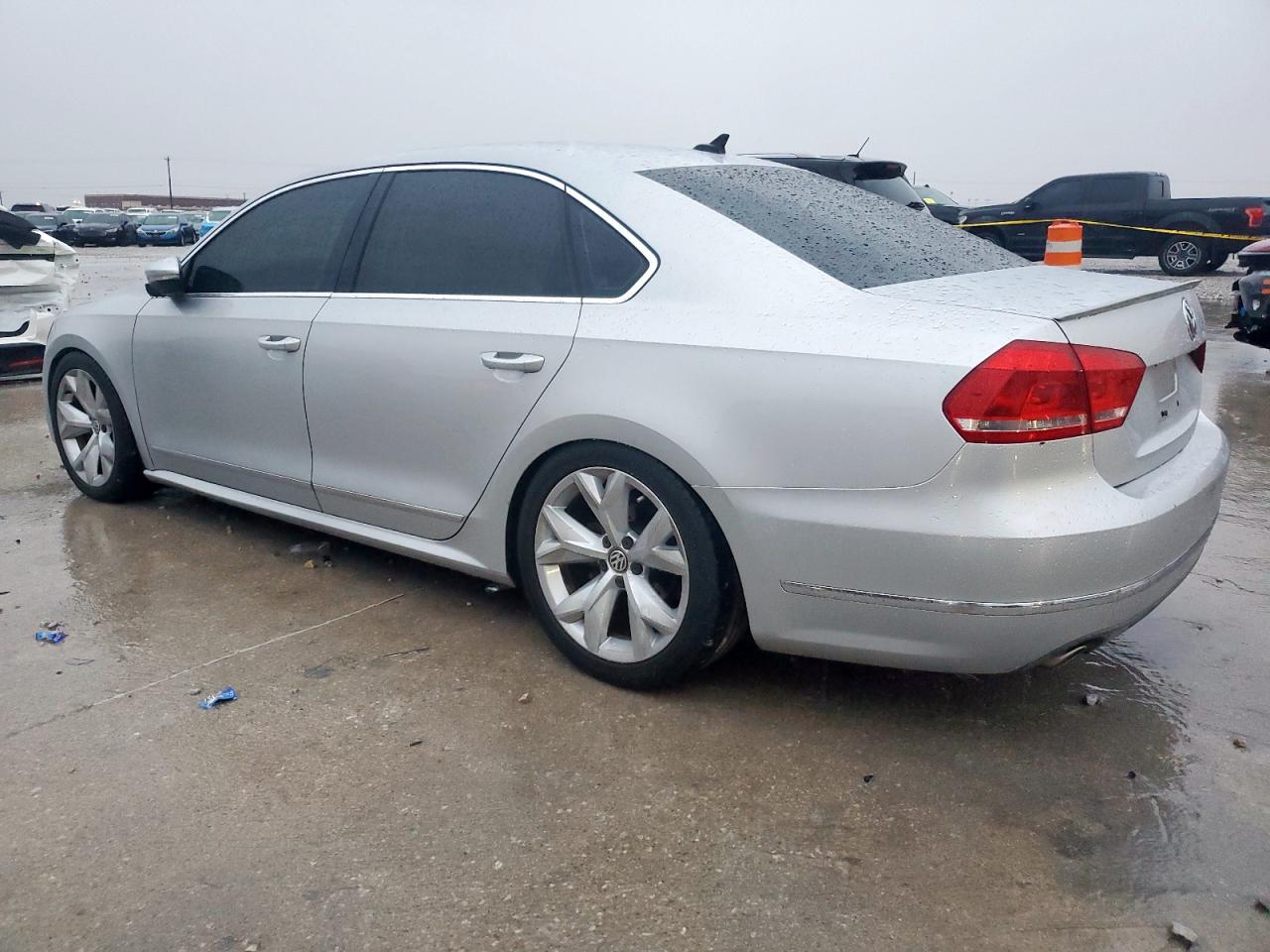 Volkswagen Passat Sel Image 2