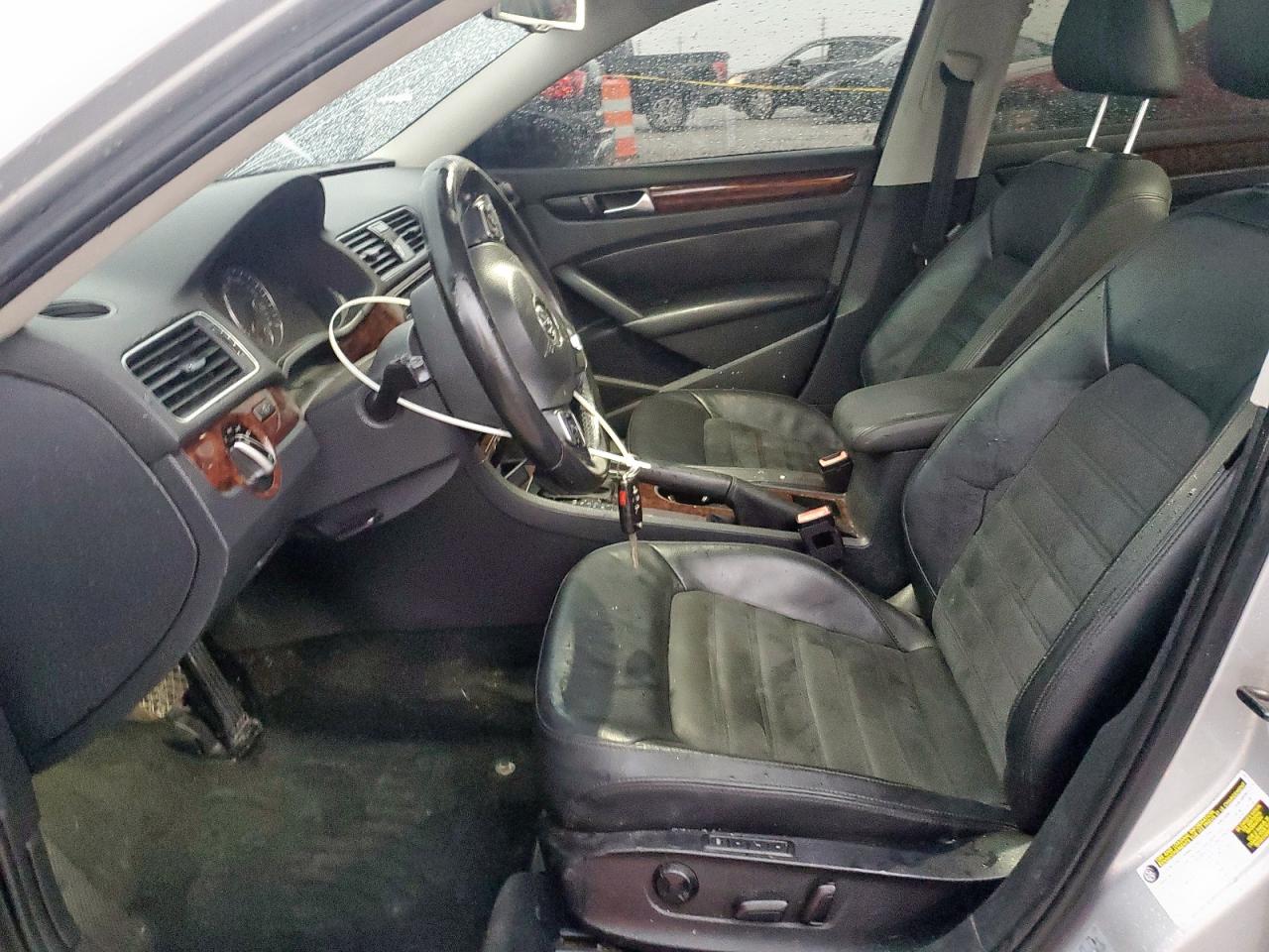 Volkswagen Passat Sel Image 7