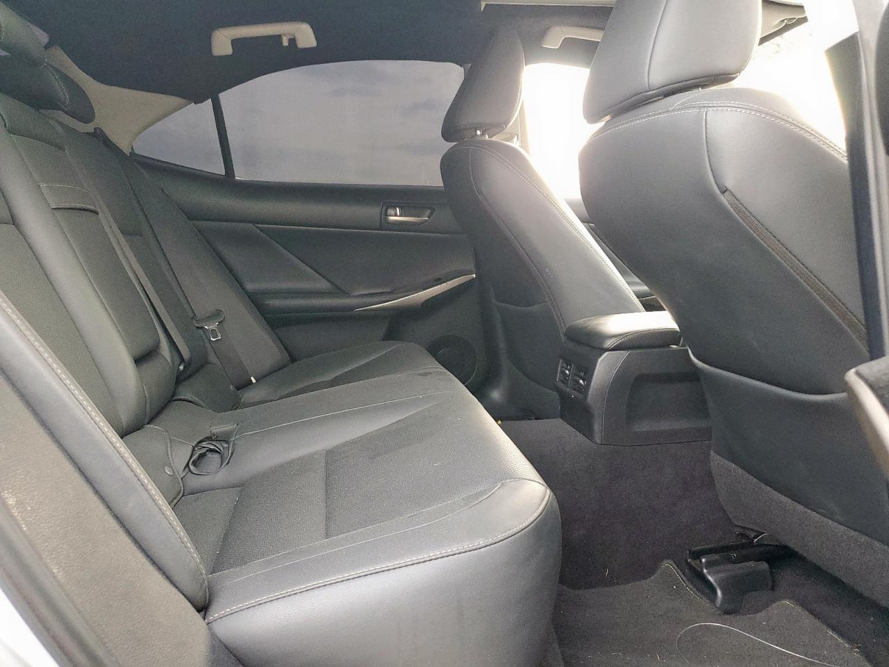 Lexus Is 200t Image 11