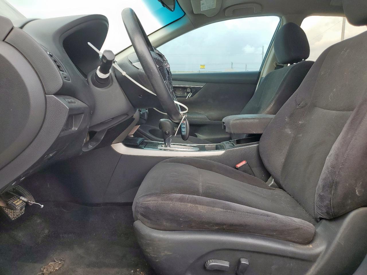 Nissan Altima 2.5 Image 6