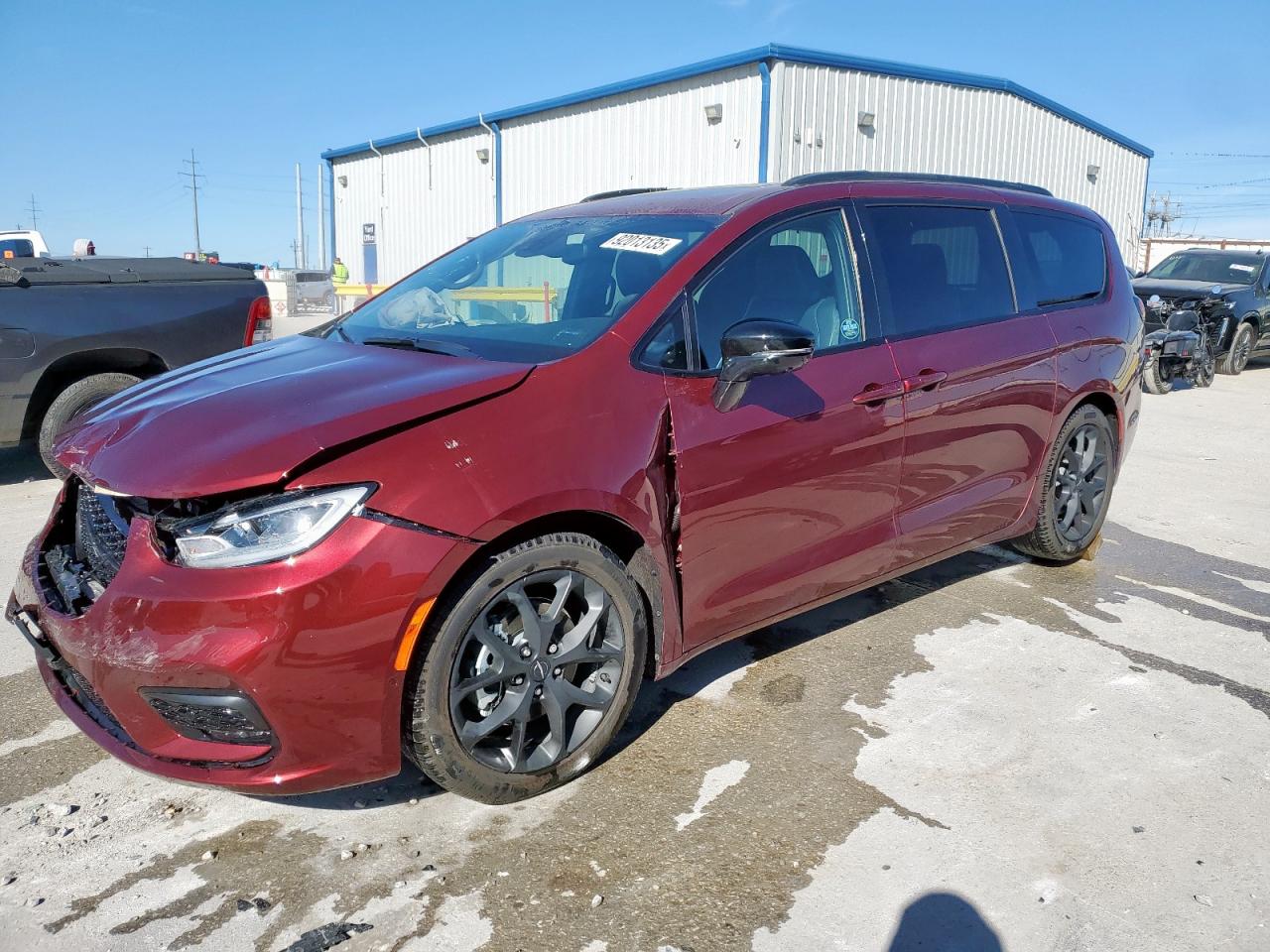 Chrysler Pacifica Limited Image 1