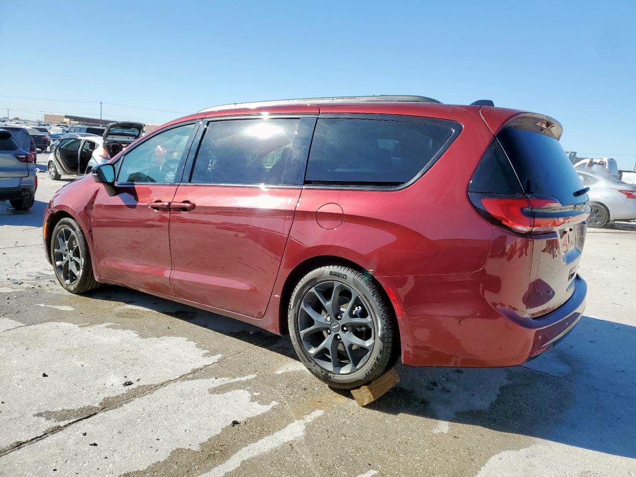 Chrysler Pacifica Limited Image 4