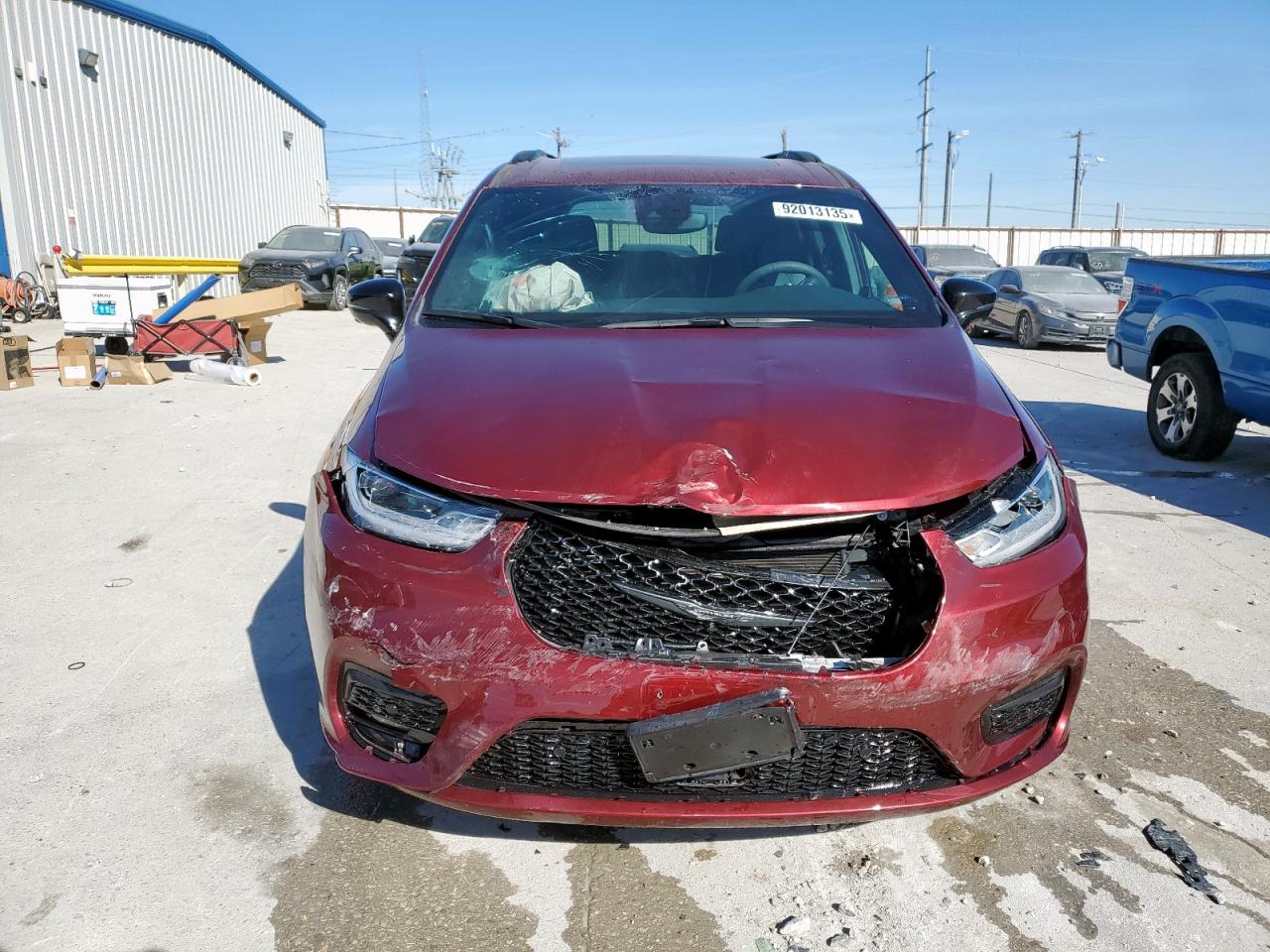 Chrysler Pacifica Limited Image 9