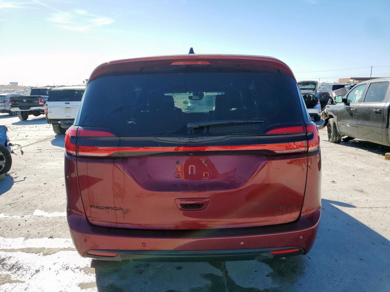 Chrysler Pacifica Limited Image 11