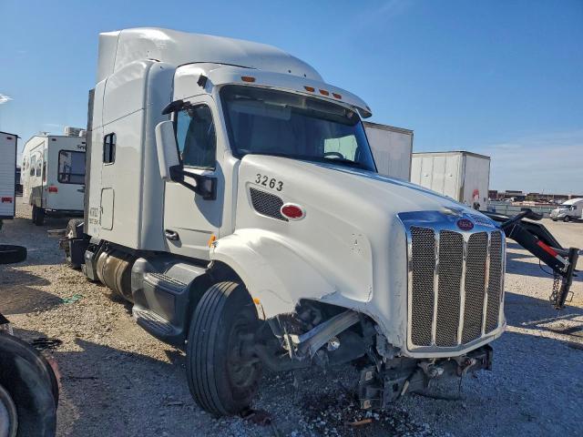  Salvage Peterbilt 579