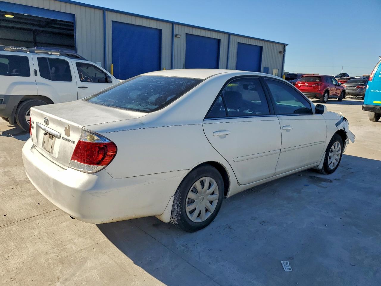 Toyota Camry Le Image 7