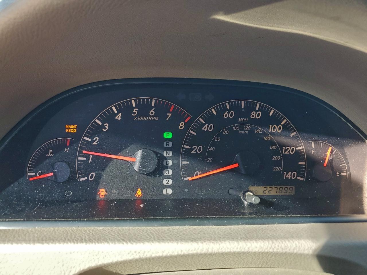 Toyota Camry Le Image 8