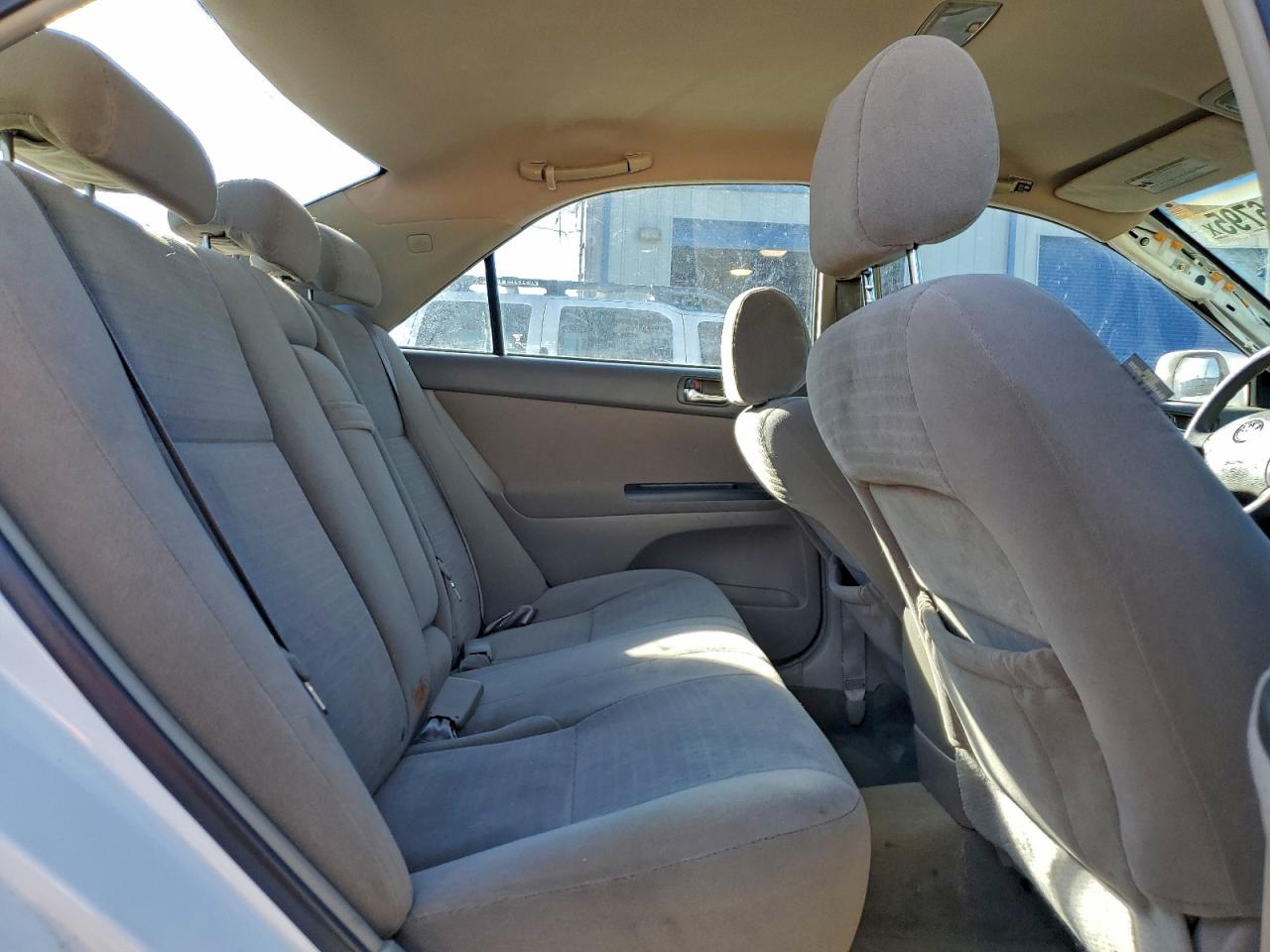 Toyota Camry Le Image 5