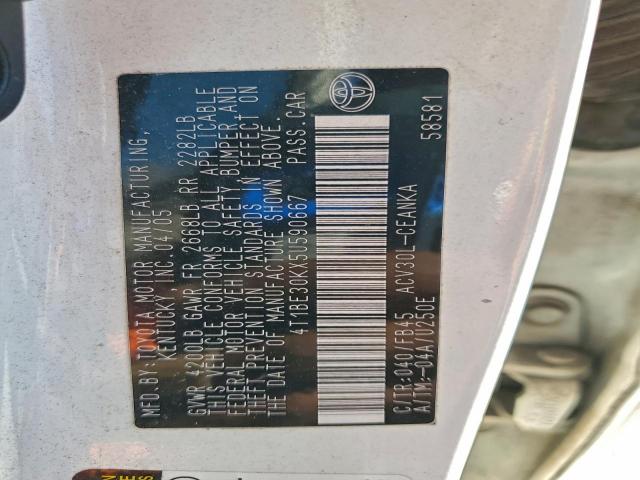 Toyota Camry Le Image 12