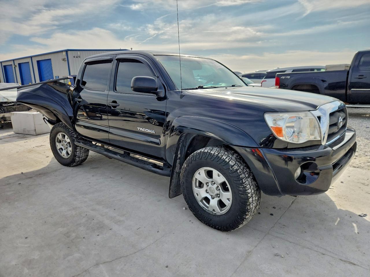 Toyota Tacoma Double Cab Image 3