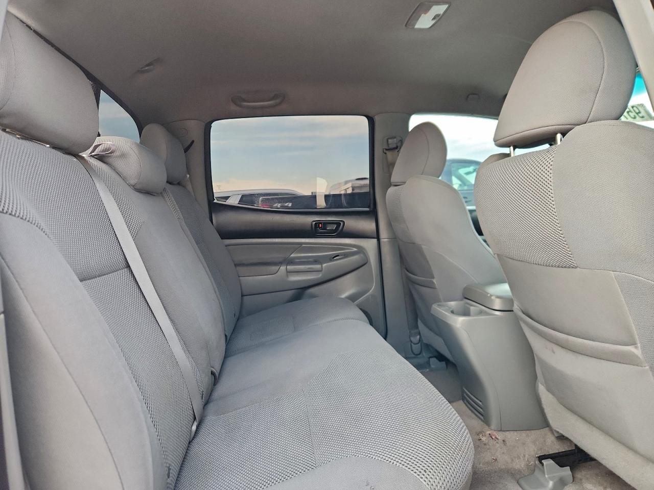 Toyota Tacoma Double Cab Image 9