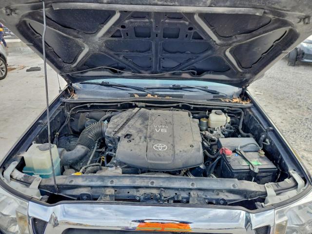 Toyota Tacoma Double Cab Image 12